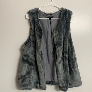 Signature Studio- Faux Fur Grey Vest